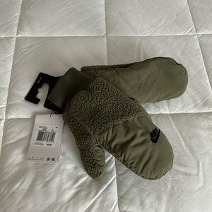 Nike Sherpa Fleece mittens